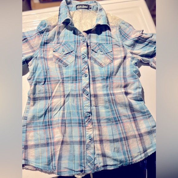 🌼 Plaid & Lace Button Up Shirt - Picture 1 of 3